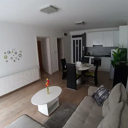 Elegant Apartment *